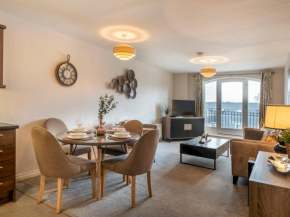 Pass the Keys Stunning 2BR with Balcony Views in Cathedral Quarter